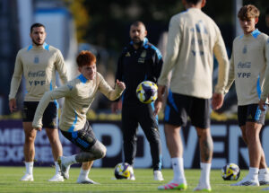 ALT alt A la espera de Mac Allister y con Otamendi en duda, Argentina espera por Venezuela