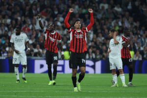 El nuevo centrocampista del Manchester City, procedente del Milan, Tijani Reijnders (c), en una imagen de archivo en la que celebra tras marcar un gol ante el Real Madrid. EFE/Kiko Huesca