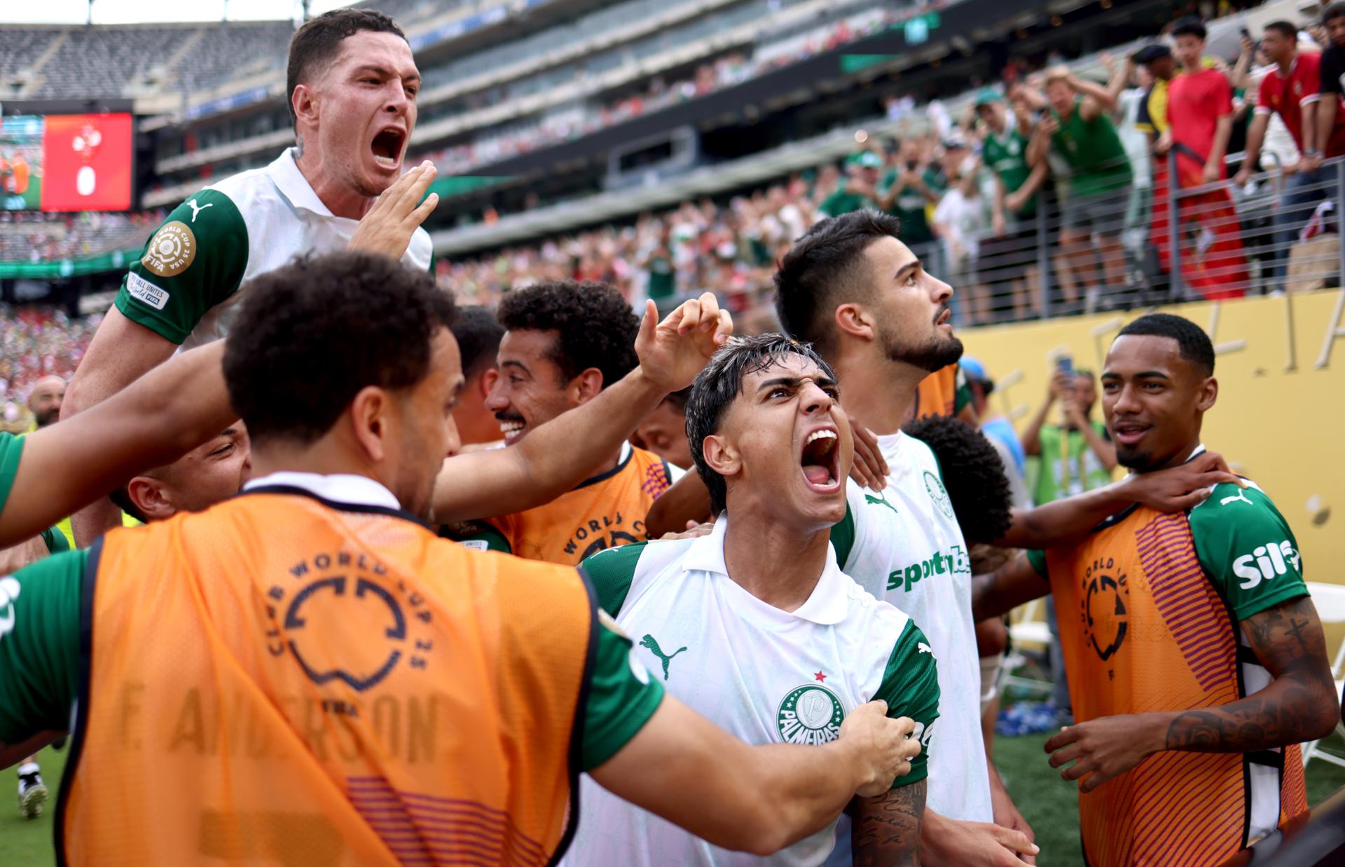 Jugadores del Palmeiras celebran su segundo gol ante Al Ahly en el Mundial de Clubes. EFE/JUSTIN LANE 
