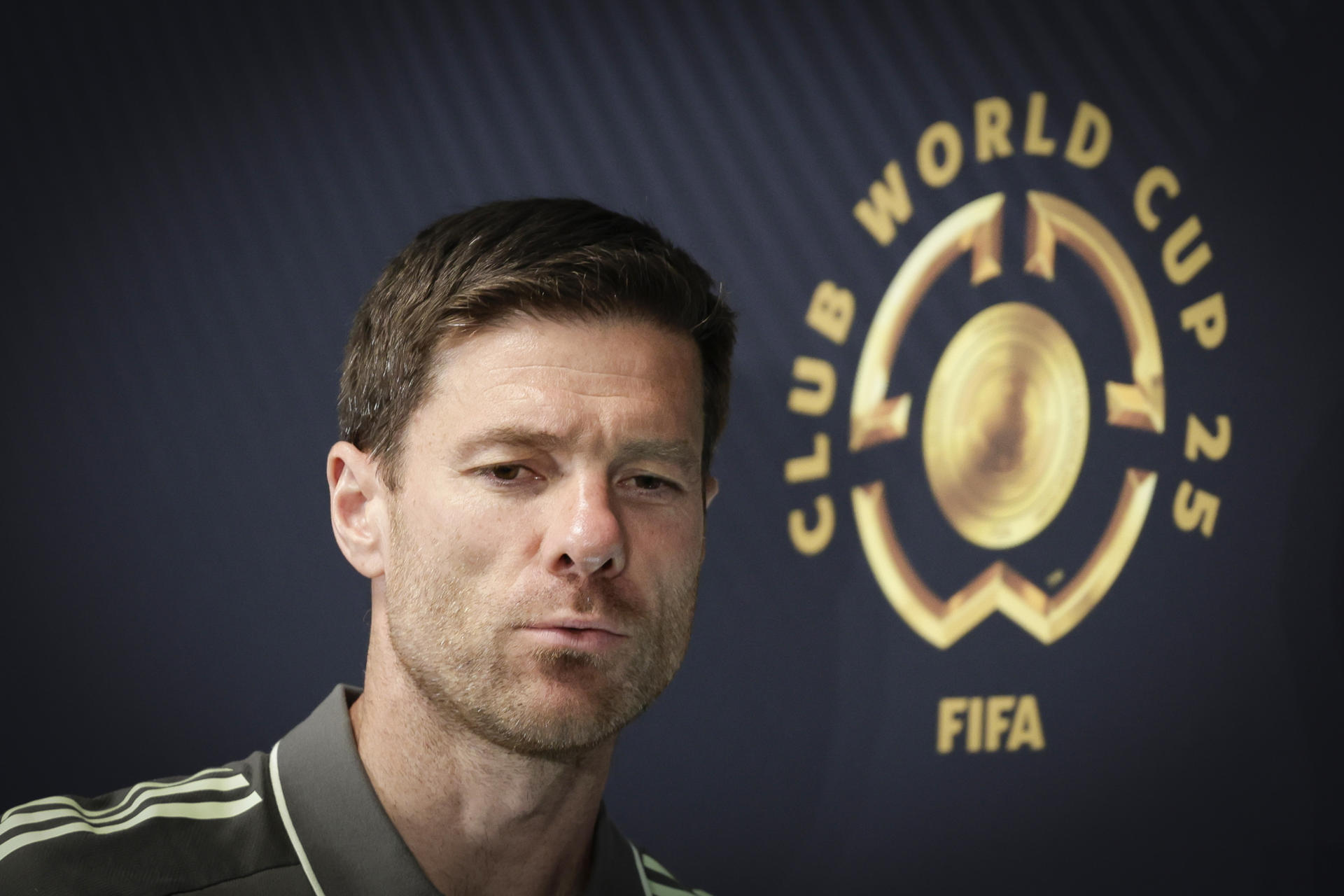 El técnico del Real Madrid, Xabi Alonso, durante la rueda de prensa previa al partido ante el Al Hilal saudí, en el Hard Rock Stadium de Miami, su debut en el Mundial de Clubes de la FIFA. EFE/ André Coelho