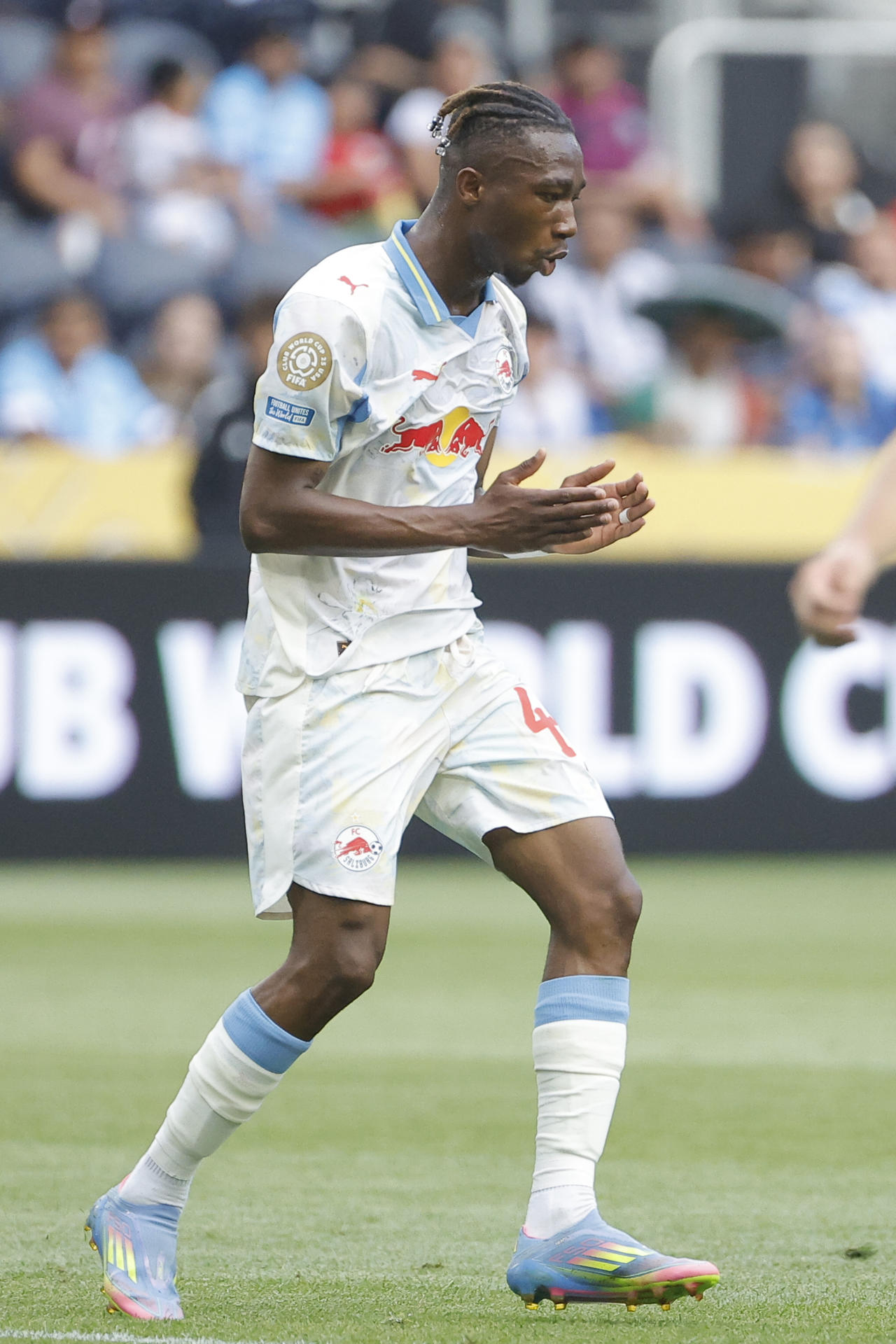 Eduardo Bauermann de RB Salzburgo reacciona ante Pachuca. EFE/Juan Ignacio Roncoroni 