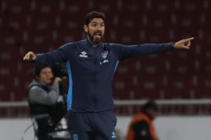 Imagen de archivo del entrenador Sebastián Abreu. EFE/ Rolando Enríquez