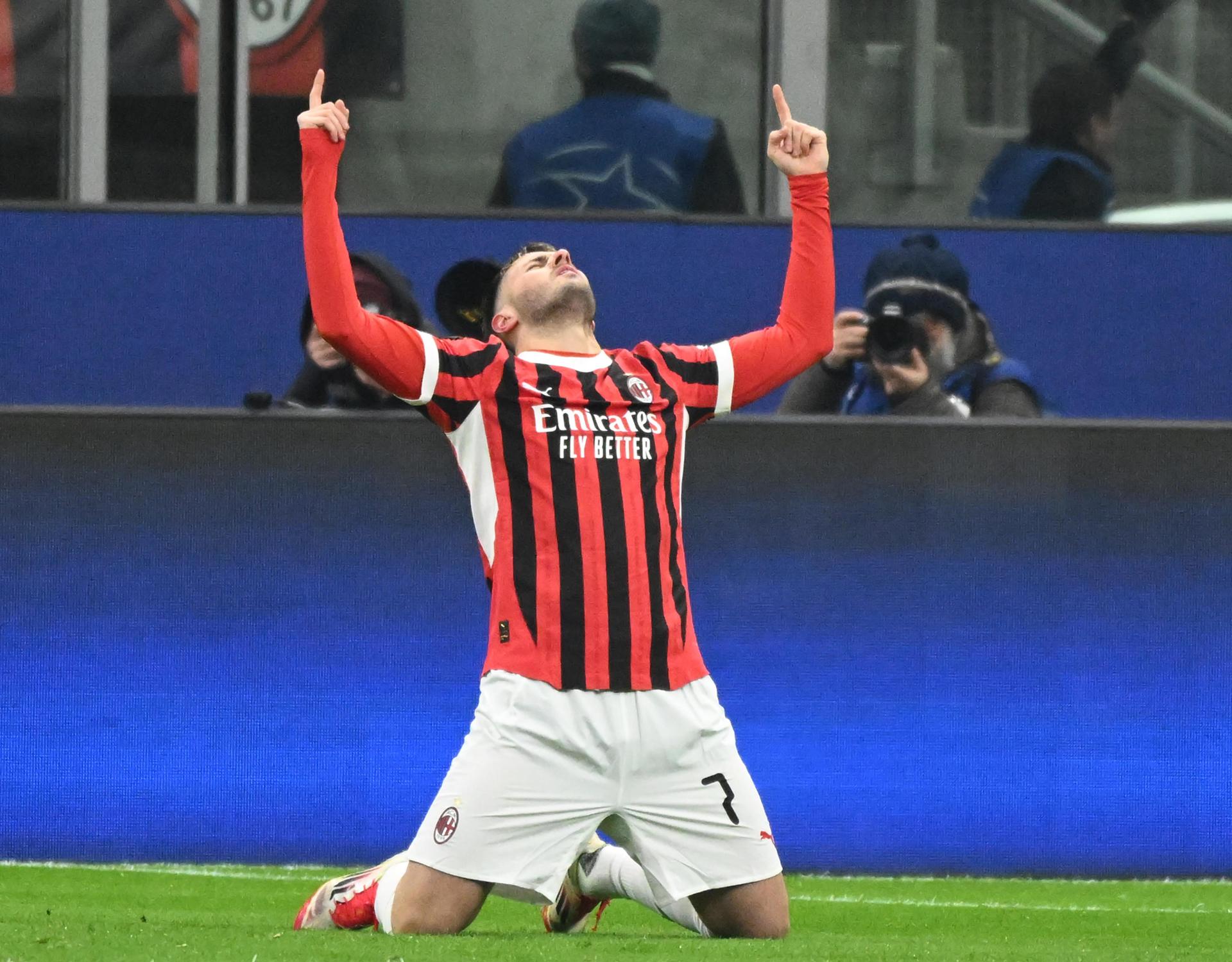 El mexicano Santi Giménez, operado del tobillo derecho