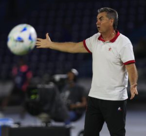 El entrenador uruguayo Jorge 'Polilla' da Silva ha dejado este viernes el banquillo del club colombiano América de Cali. EFE/ Ricardo Maldonado Rozo
