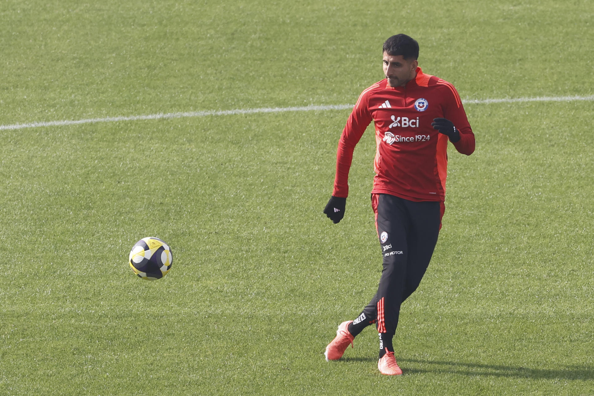 Chile va por un triunfo milagroso ante la campeona Argentina que tiene a Messi de vuelta