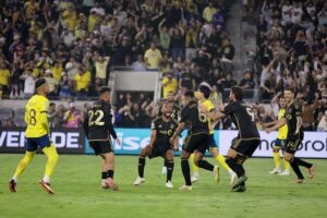 Los Angeles FC celebra después de que el centrocampista de su equipo Igor Jesus (C) marque un gol durante el partido de fútbol entre Los Angeles FC y Club América en el BMO Stadium de Los Ángeles, California, EE. UU. EFE/EPA/ALLISON DINNER