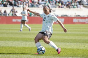 Charlyn Corral, máxima goleadora de la liga mexicana, encabeza la lista de la selección femenina de fútbol de México para el par de partidos amistosos ante la de Colombia el 27 de junio y 2 de julio próximos. Imagen de archivo. EFE/Kamil Krzaczynski