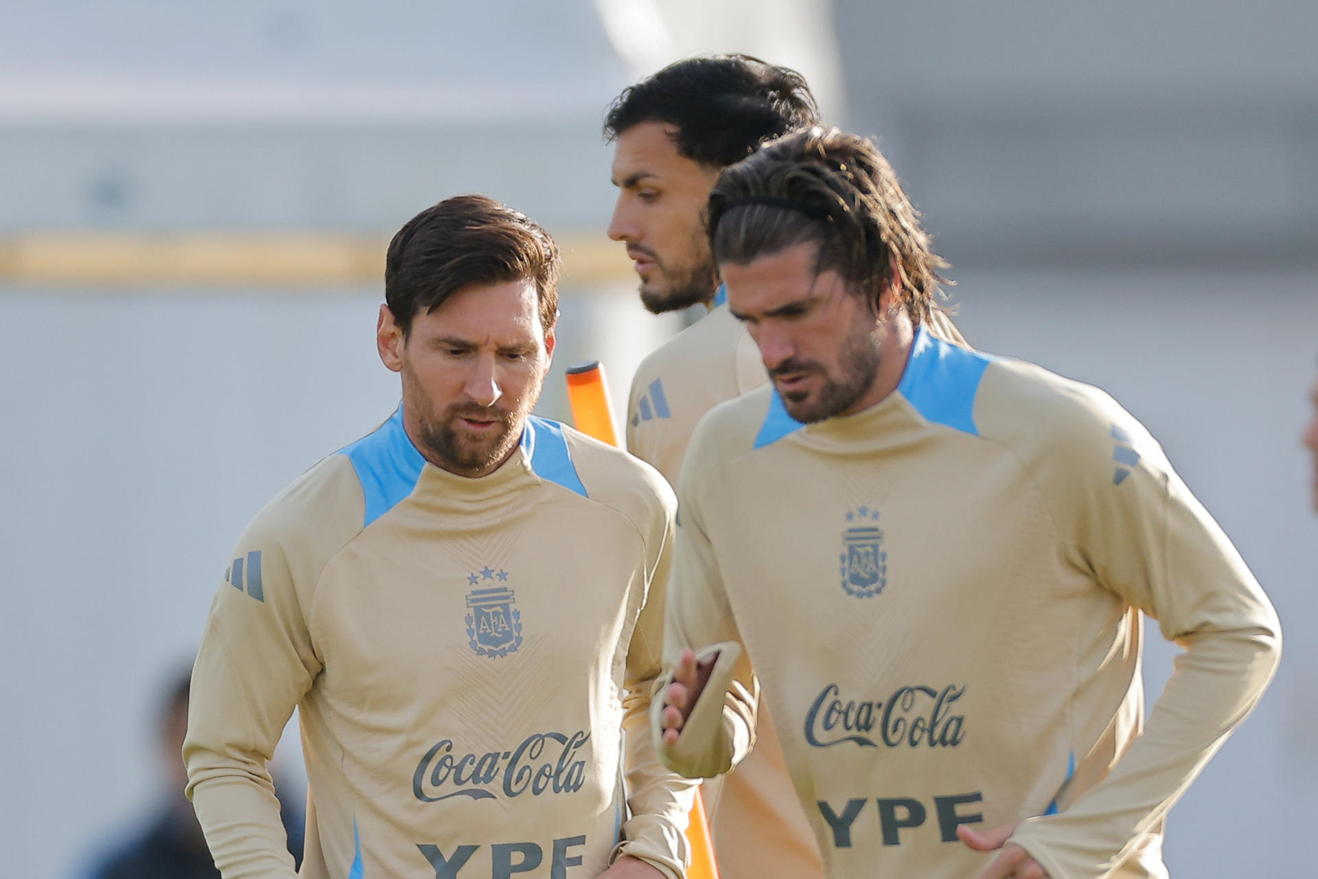 Messi llega a Buenos Aires para disputar su último partido de eliminatorias en Argentina