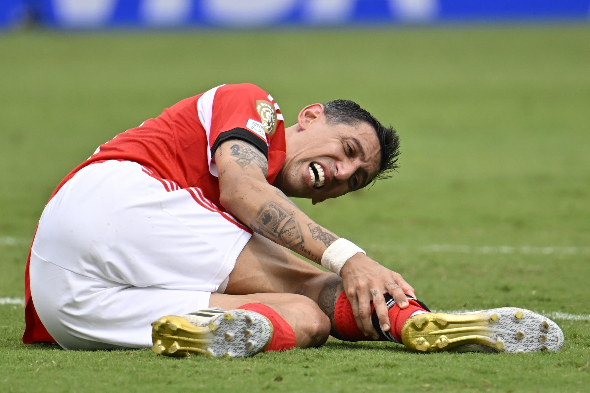 El mediapunta argentino Ángel Di María destacó este viernes en Orlando (Florida) al convertir dos penaltis en la goleada por 6-0 que Benfica propinó al Auckland City en la segunda jornada del Grupo C del Mundial de Clubes. EFE/EPA/MIGUEL RODRIGUEZ