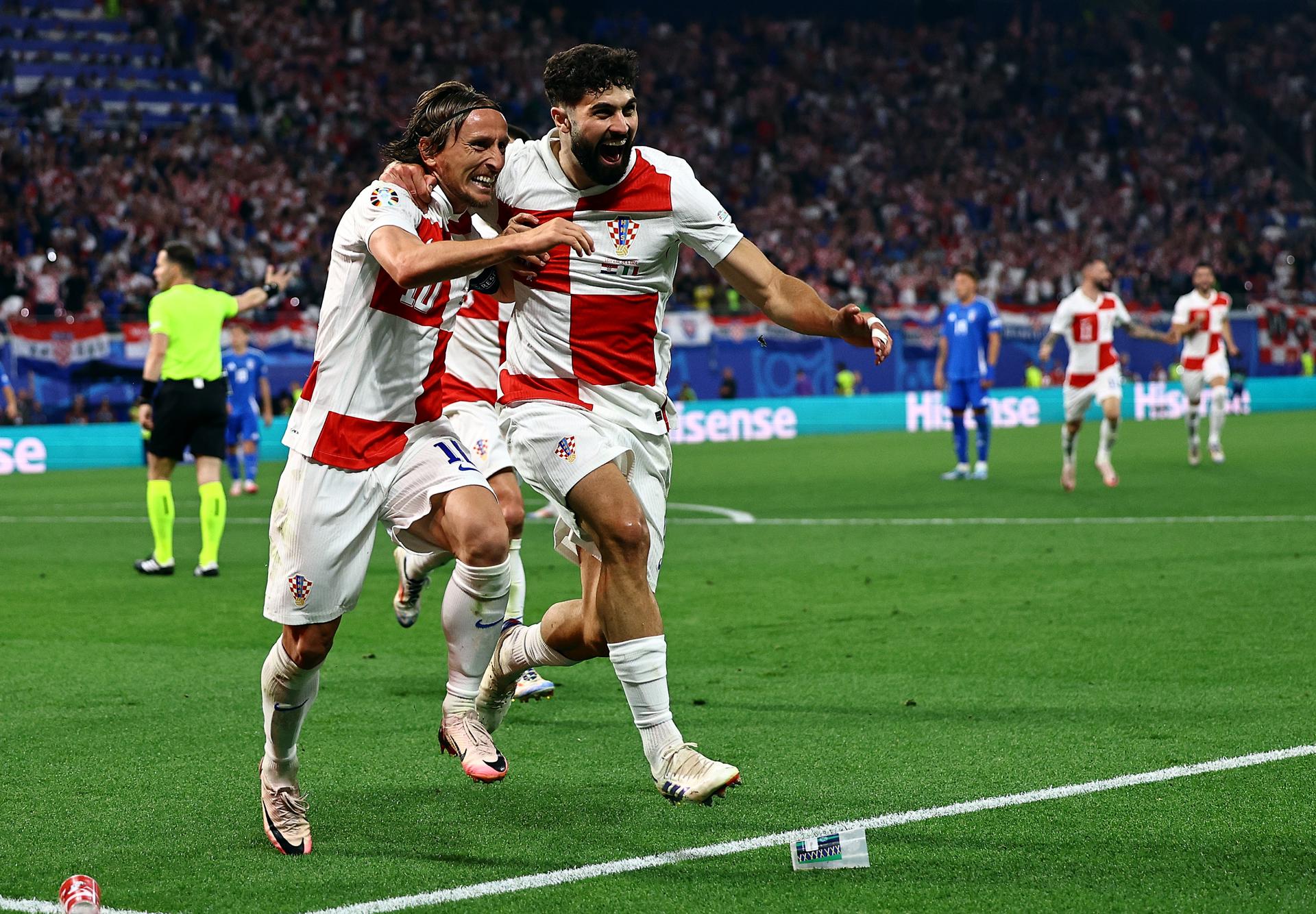 Modric es infinito y acerca a Croacia al mundial