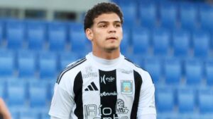 alt Joven panameño firma con la UD Las Palmas por tres temporadas