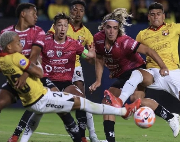 Con presencia de latinos, Independiente del Valle y Barcelona quedan en tablas