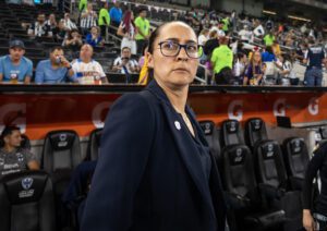 Amelia Valverde de Monterrey dirige un partido ante Tigres. Imagen de archivo. EFE/Miguel Sierra