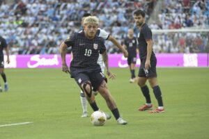 Diego Luna anotó los dos goles del triunfo de Estados Unidos ante Guatemala en la semifinal de la Copa Oro. EFE/EPA/MICHAEL THOMAS