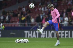 Fotografía de Kiko Huesca, en la que puede verse en una imagen de archivo del 23 de octubre de 2024 al centrocampista argentino Rodrigo de Paul, que acaba de confirmar su salida del Atlético de Madrid hacia el Inter de Miami. EFE