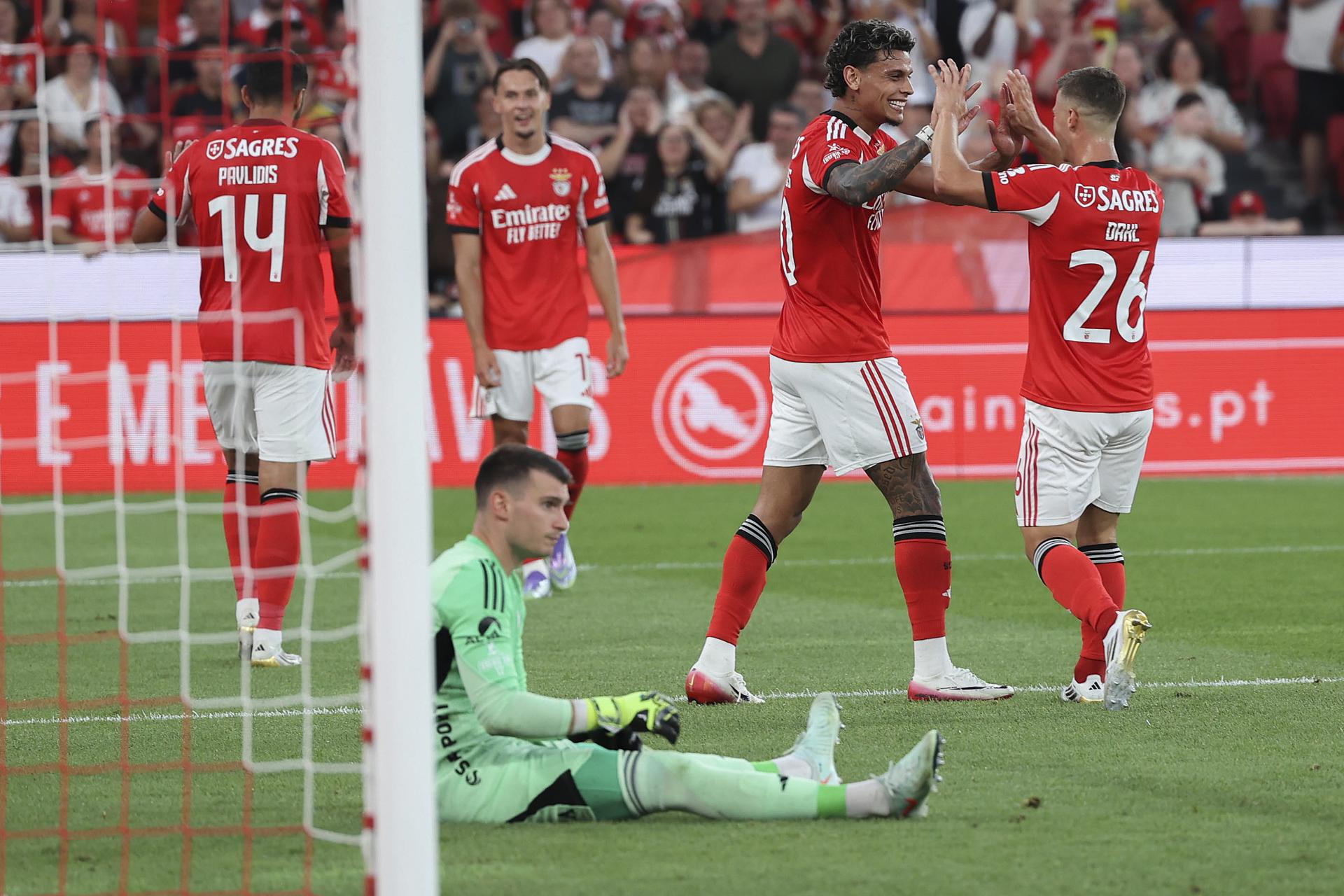 El Benfica con el estreno de colombiano Rios, triunfa en Champions League