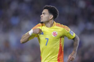 alt Luis Díaz llega a Barranquilla para el partido entre Colombia y Bolivia