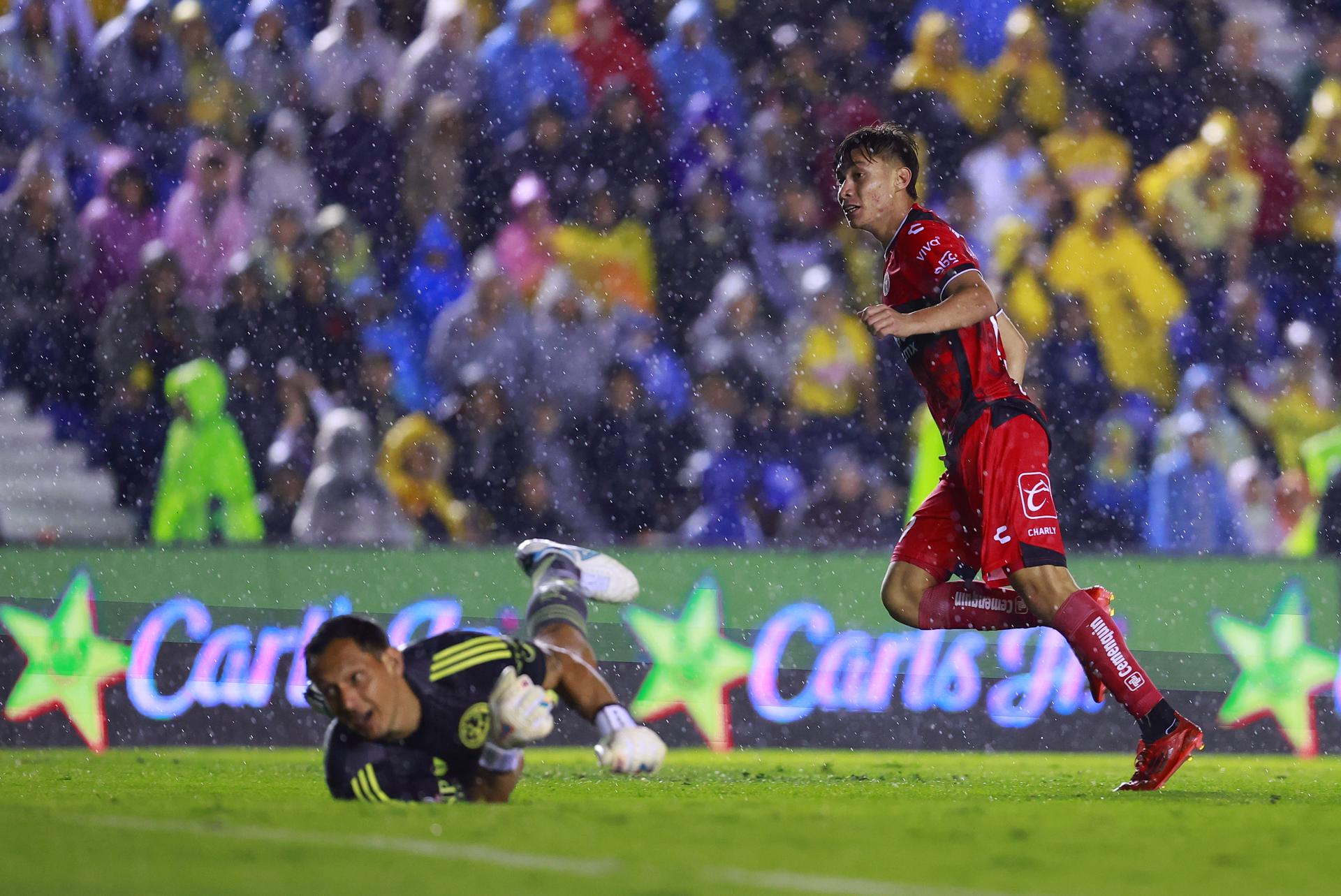 Los uruguayos Rodríguez y Aguirre sellan triunfo macizo de América
