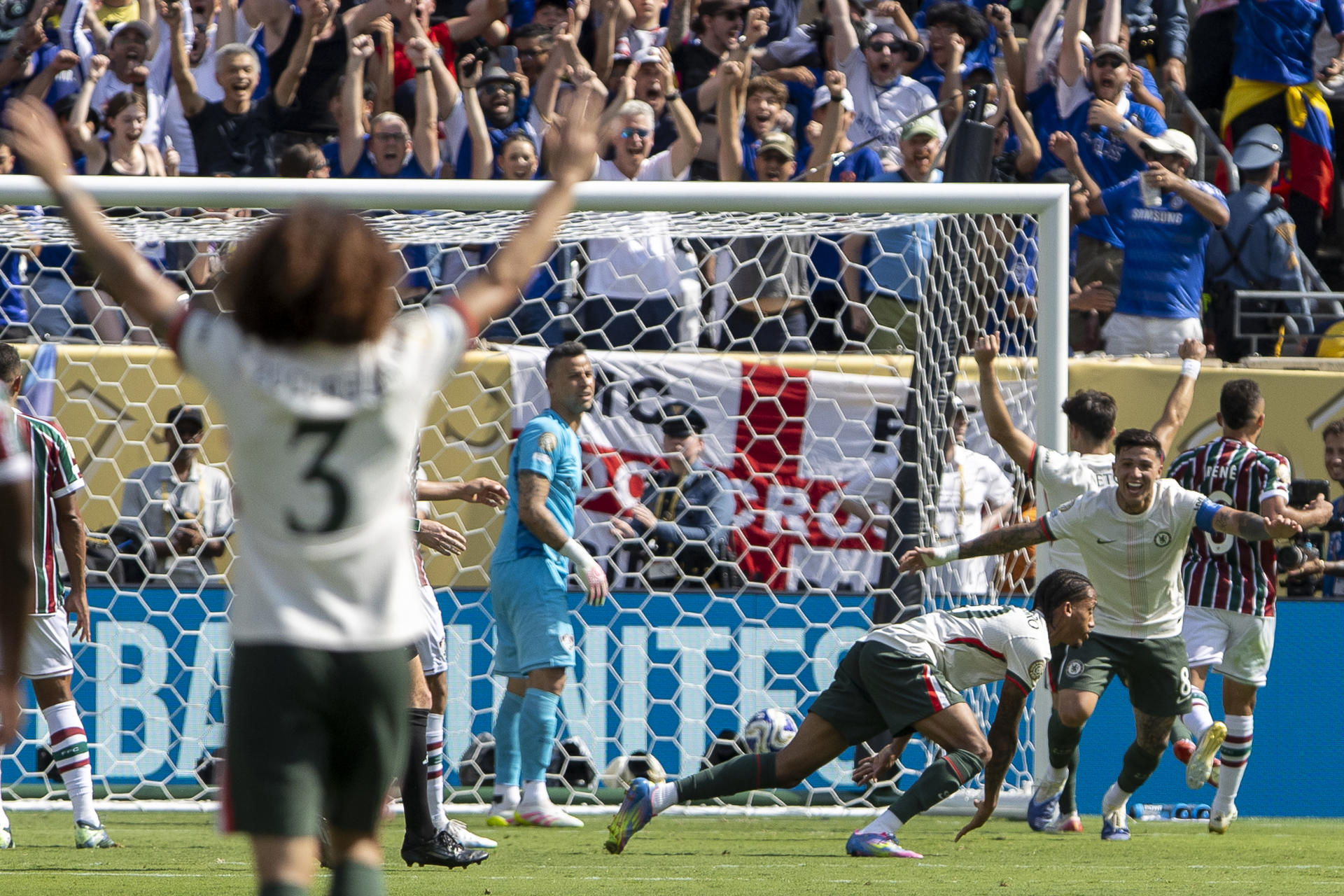 El brasileño Fábio iguala a Peter Shilton