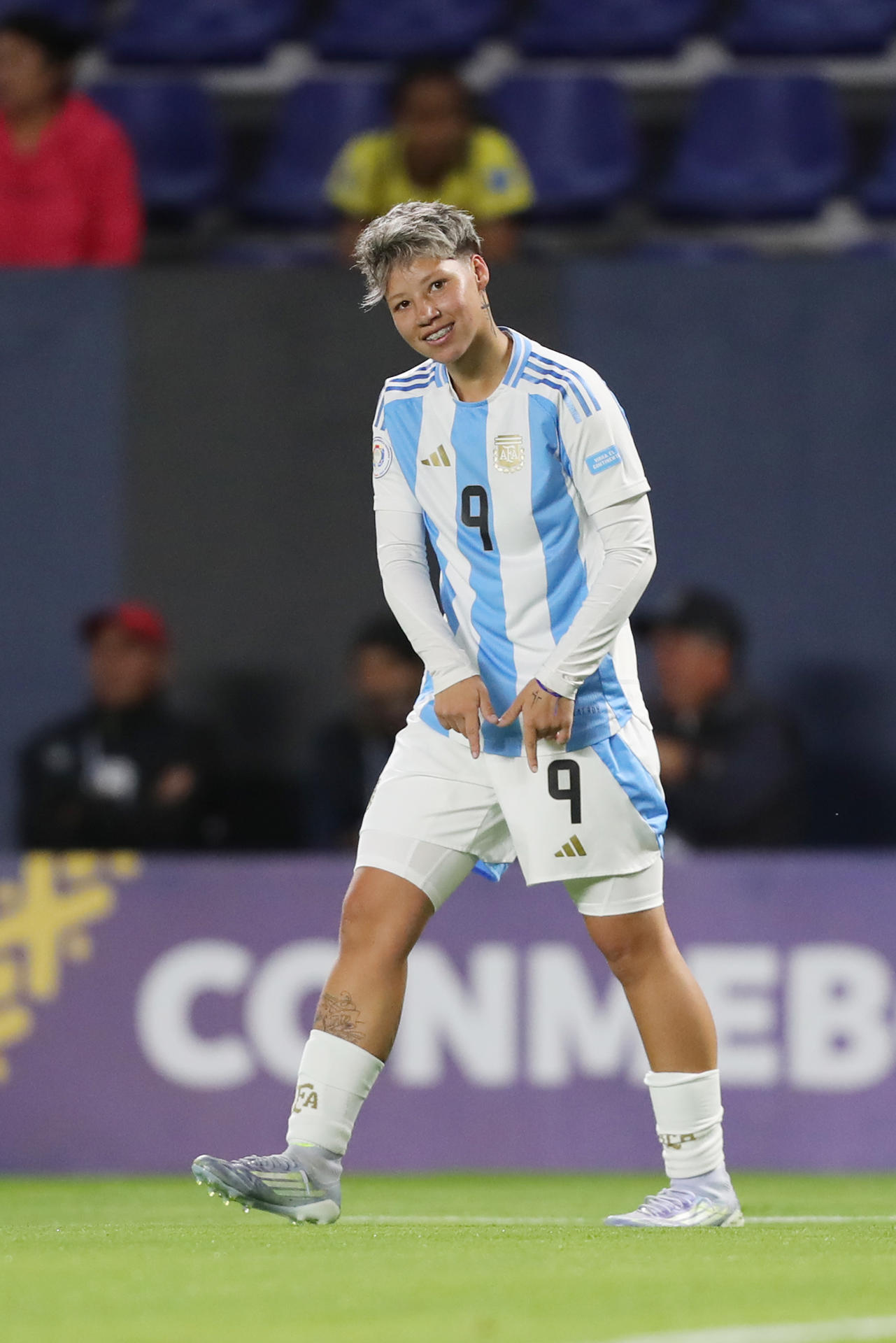 Kishi Núñez anotó el primer gol de Argentina ante Ecuador. EFE/José Jácome 