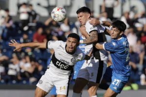 alt Llegan a Paraguay el uruguayo Bentaberry y el argentino Alfonso como refuerzos de Olimpia
