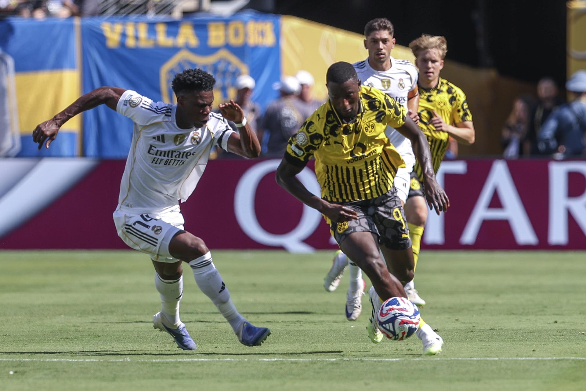 Serhou Guirassy (d), del Borussia Dortmund, otro de los máximos goleadores del Mundial de Clubes. EFE/EPA/SARAH YENESEL 