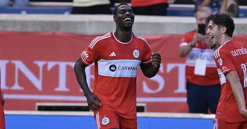 Defensor colombiano Carlos Terán deja Chicago Fire y jugará en Atlético Paranaense