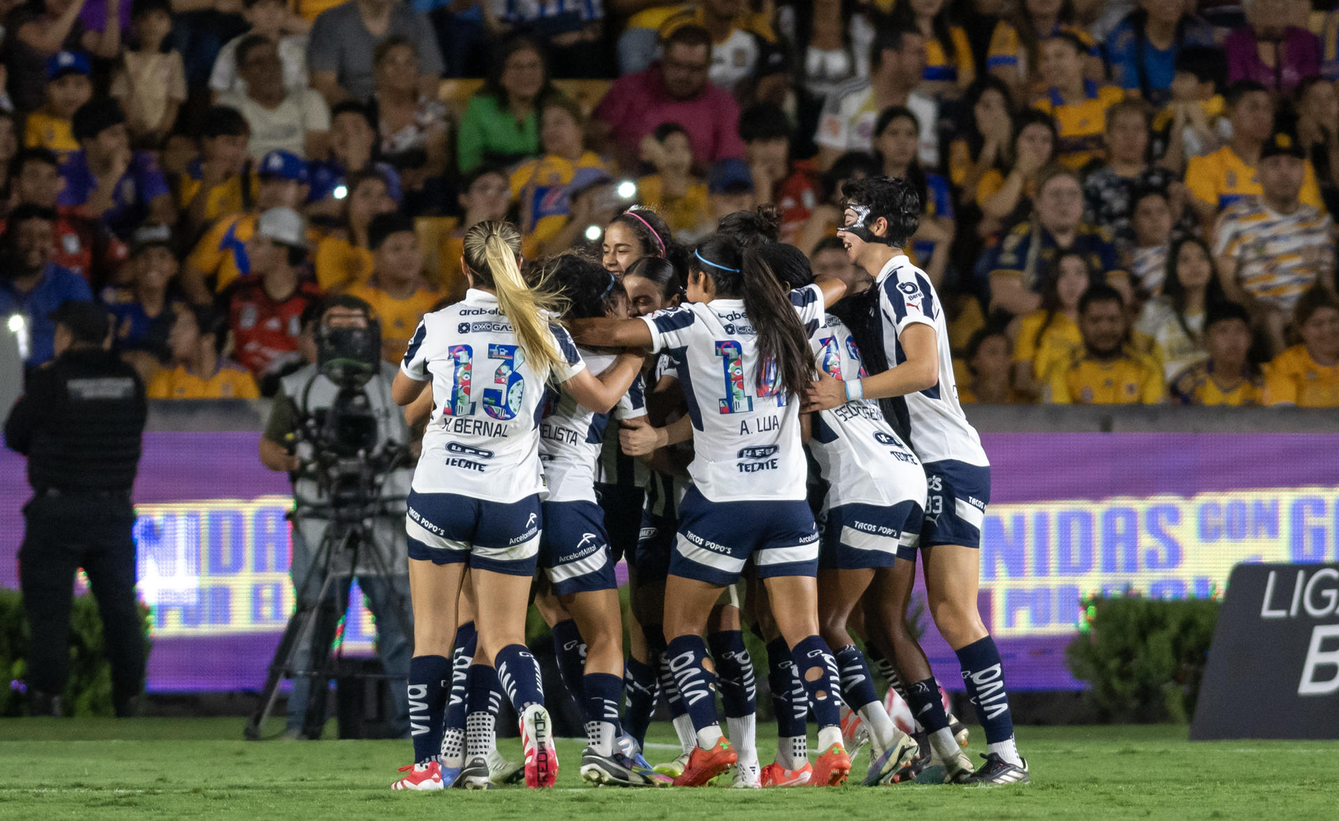La española Lucía García anota su cuarto gol del año, en triunfo del Monterrey
