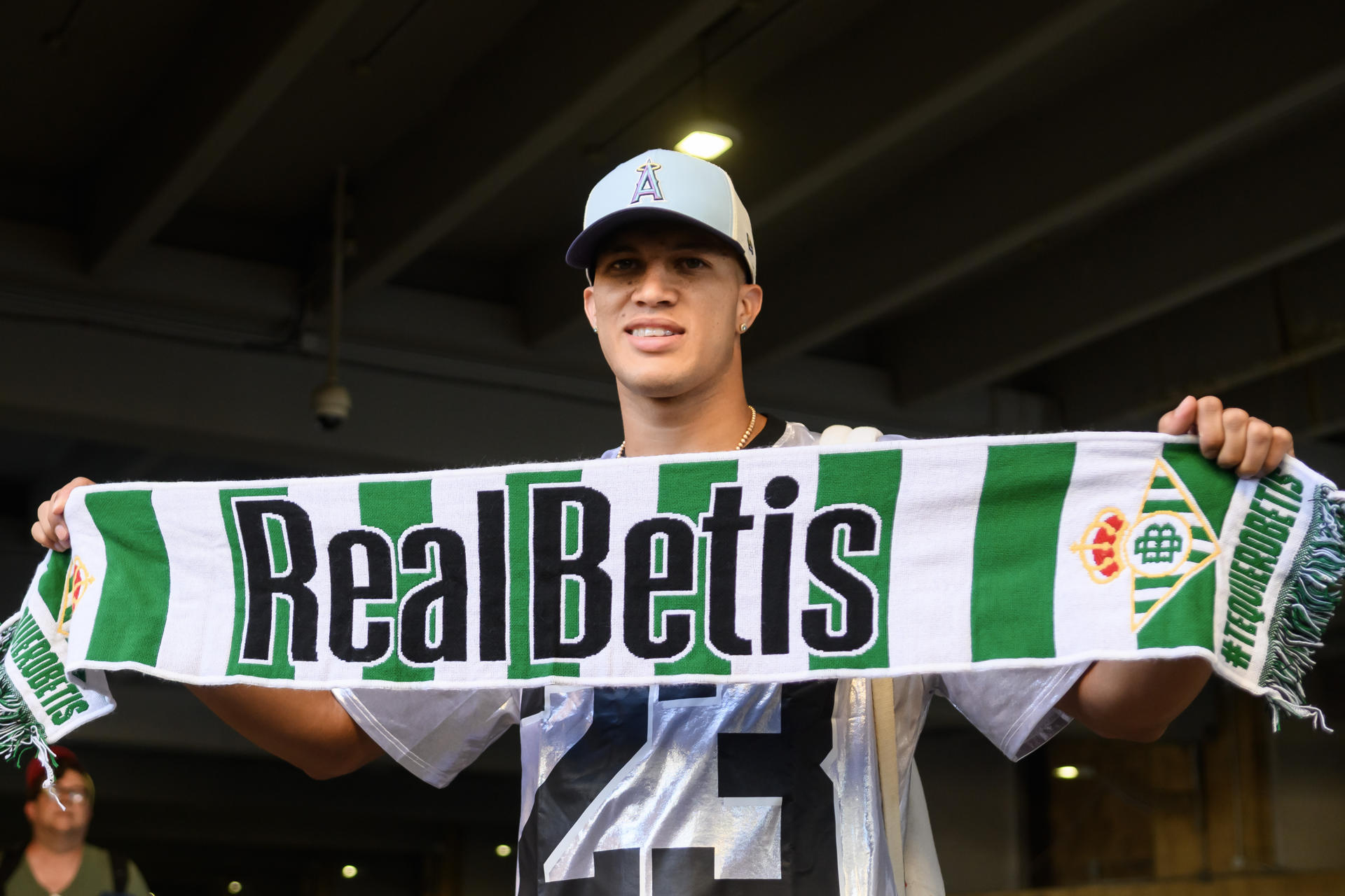 El colombiano Deossa, ingresa a la nomina de pretemporada del Real Betis