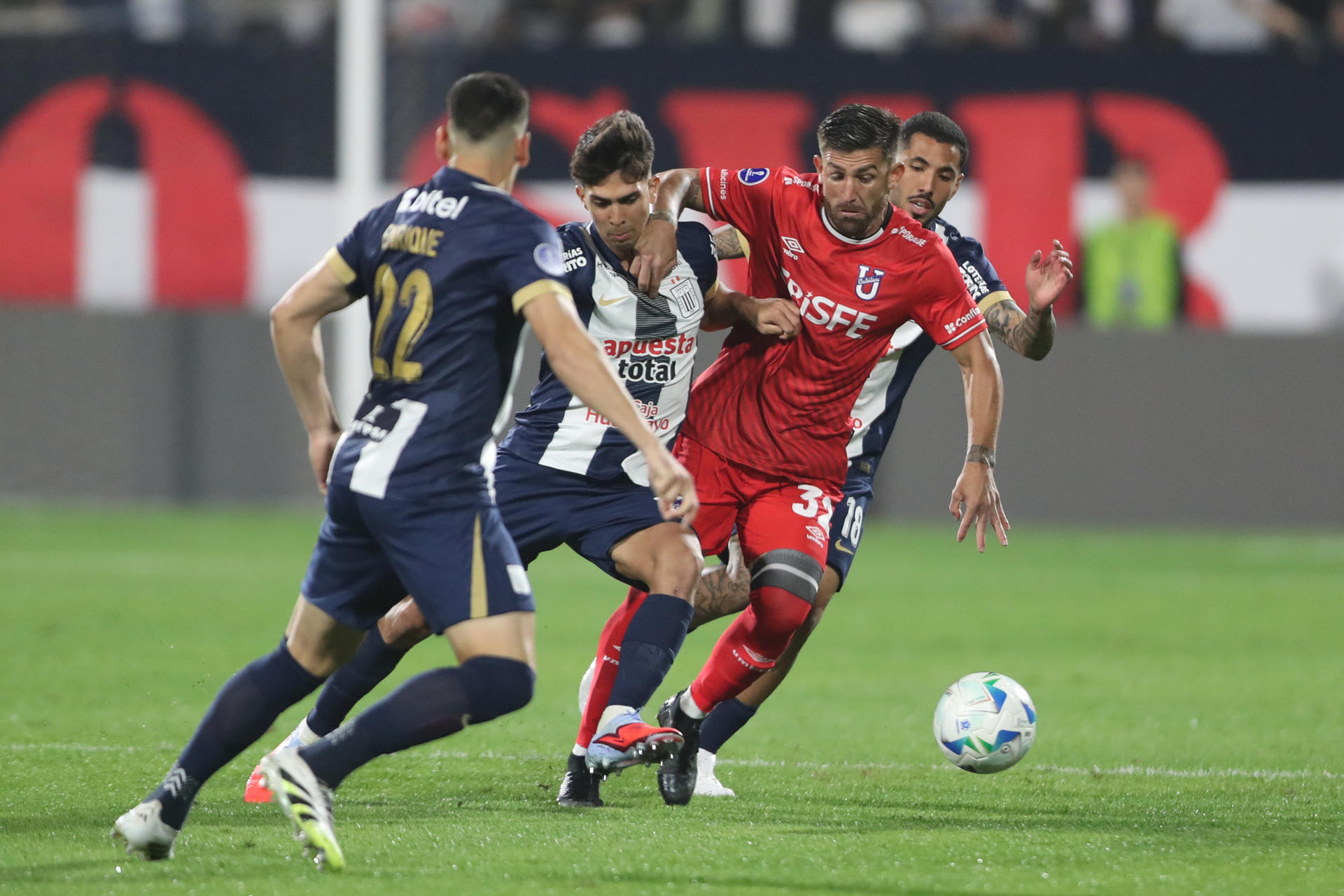 Alianza Lima oficializa el fichaje del delantero argentino Federico Girotti