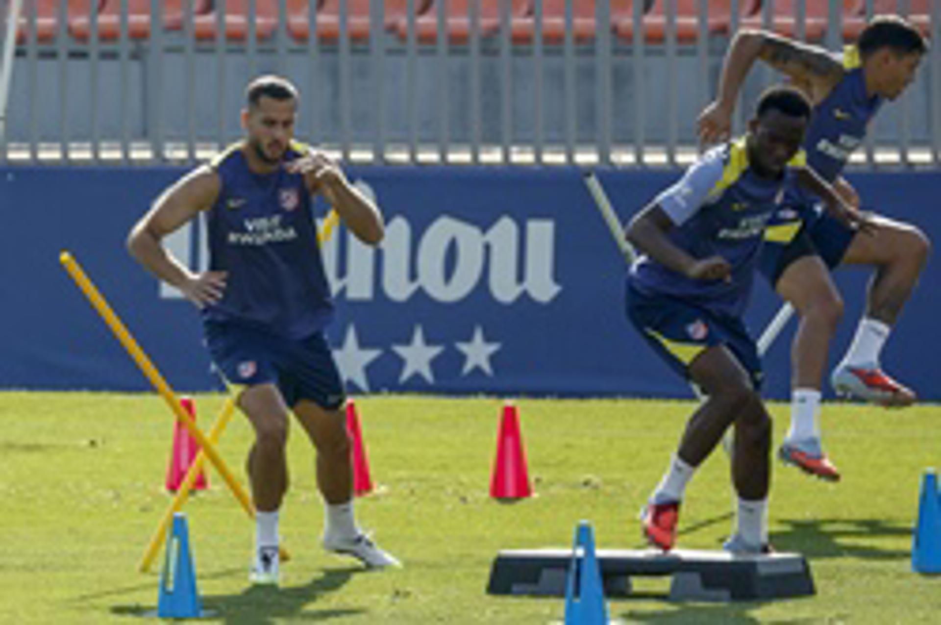 El Atlético ultima su preparación con la única baja del uruguayo Giménez