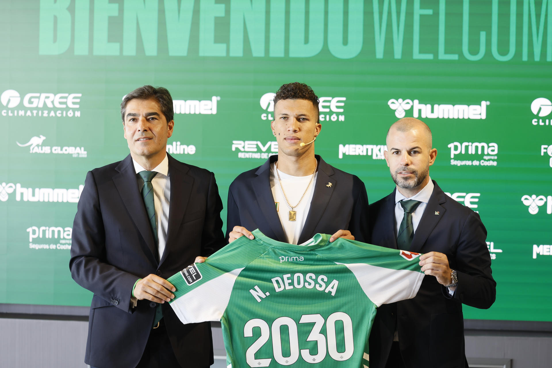 El Athletic gana en el debut de colombiano Deossa con el Betis