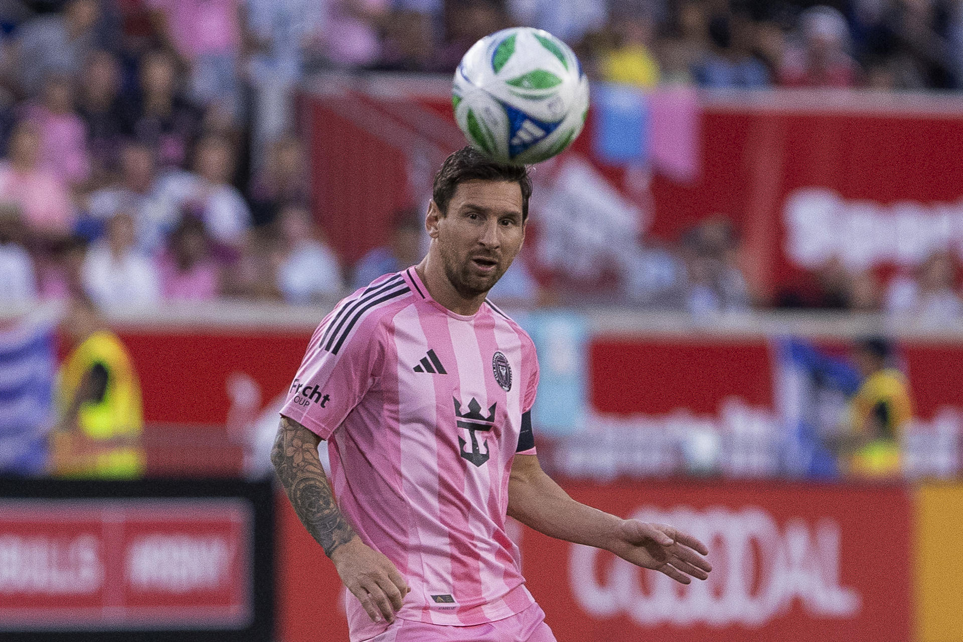 Lionel Messi de Inter Miami controla el balón en un partido de la Major League Soccer entre New York Red Bulls e Inter Miami CF en el estadio Red Bull Arena de New Jersey (EE.UU.). Foto de archivo de: EFE/ Angel Colmenares 