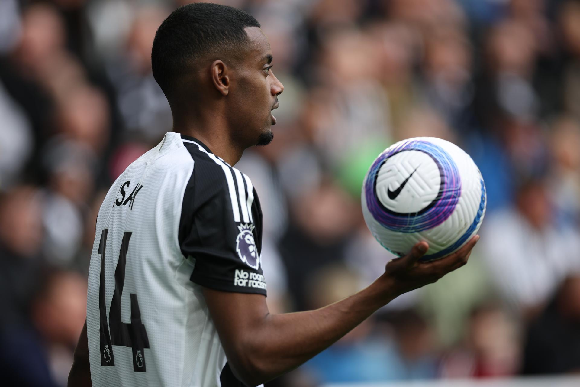 Los fichajes a resolver en la Premier: Isak, y el ecuatoriano Hincapié