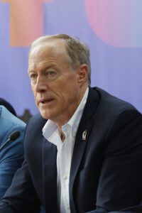 El presidente ejecutivo de la Federación Mexicana de Fútbol (FMF), Ivar Sisniega, habla durante una rueda de prensa este martes, en la ciudad de Guadalajara (México). EFE/ Francisco Guasco