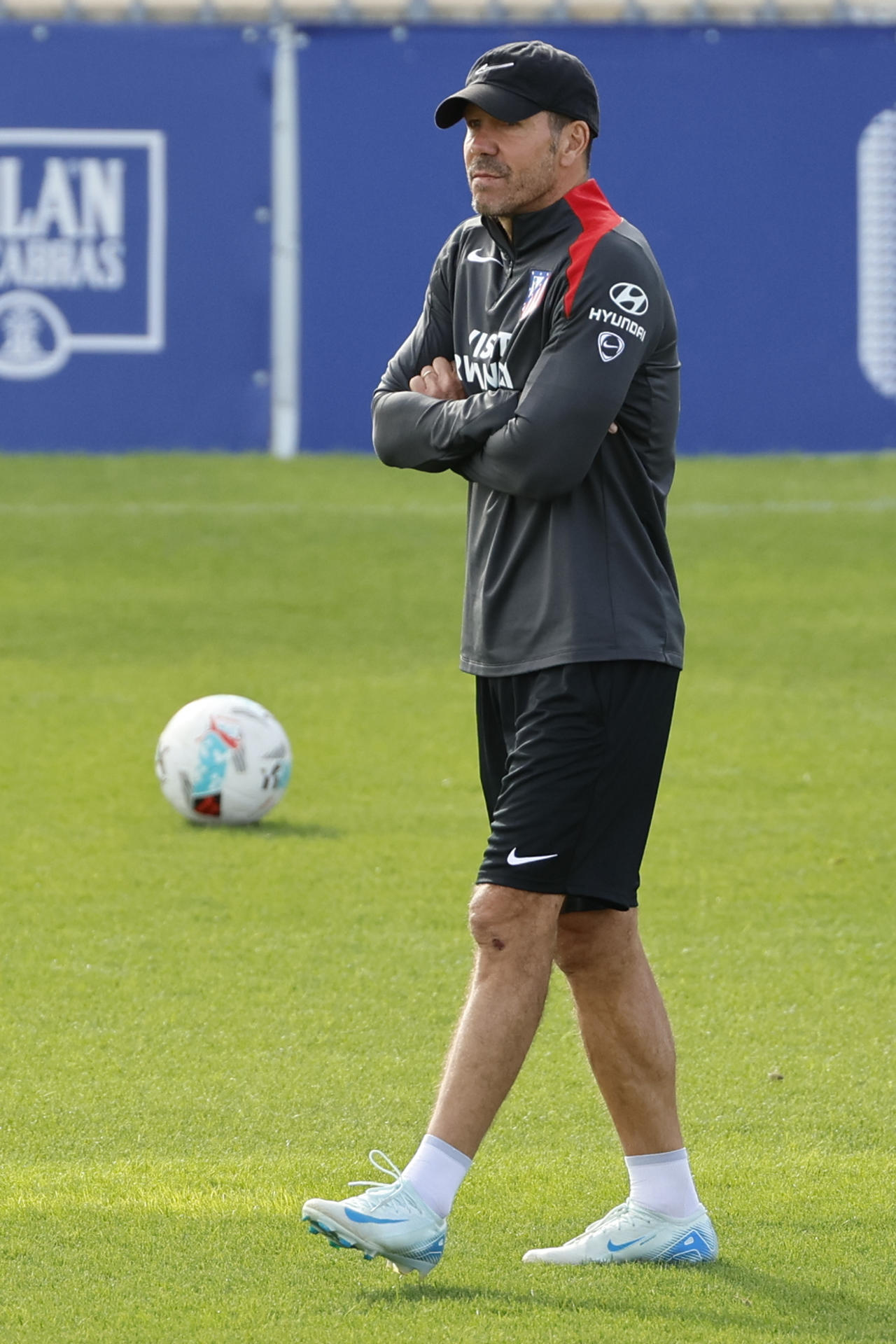 Simeone, en el entrenamiento de este viernes. EFE/Mariscal 