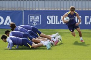 Pablo Barrios, en el entrenamiento de este viernes. EFE/Mariscal.