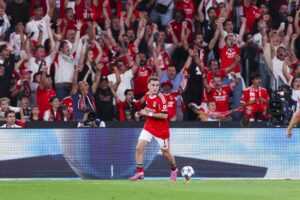 alt El Benfica liderado por el colombiano Ríos despega