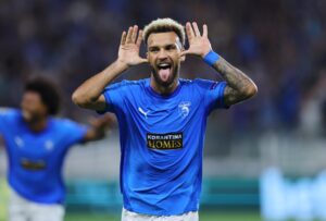 El jugador Jaja, del Pafos, celebra el 1-1 durante la vuelta de de la previa final de la UEFA Champions League que han jugado Pafos y Estella Roja en Limassol, Chipre. EFE/EPA/SAKIS SAVVIDES