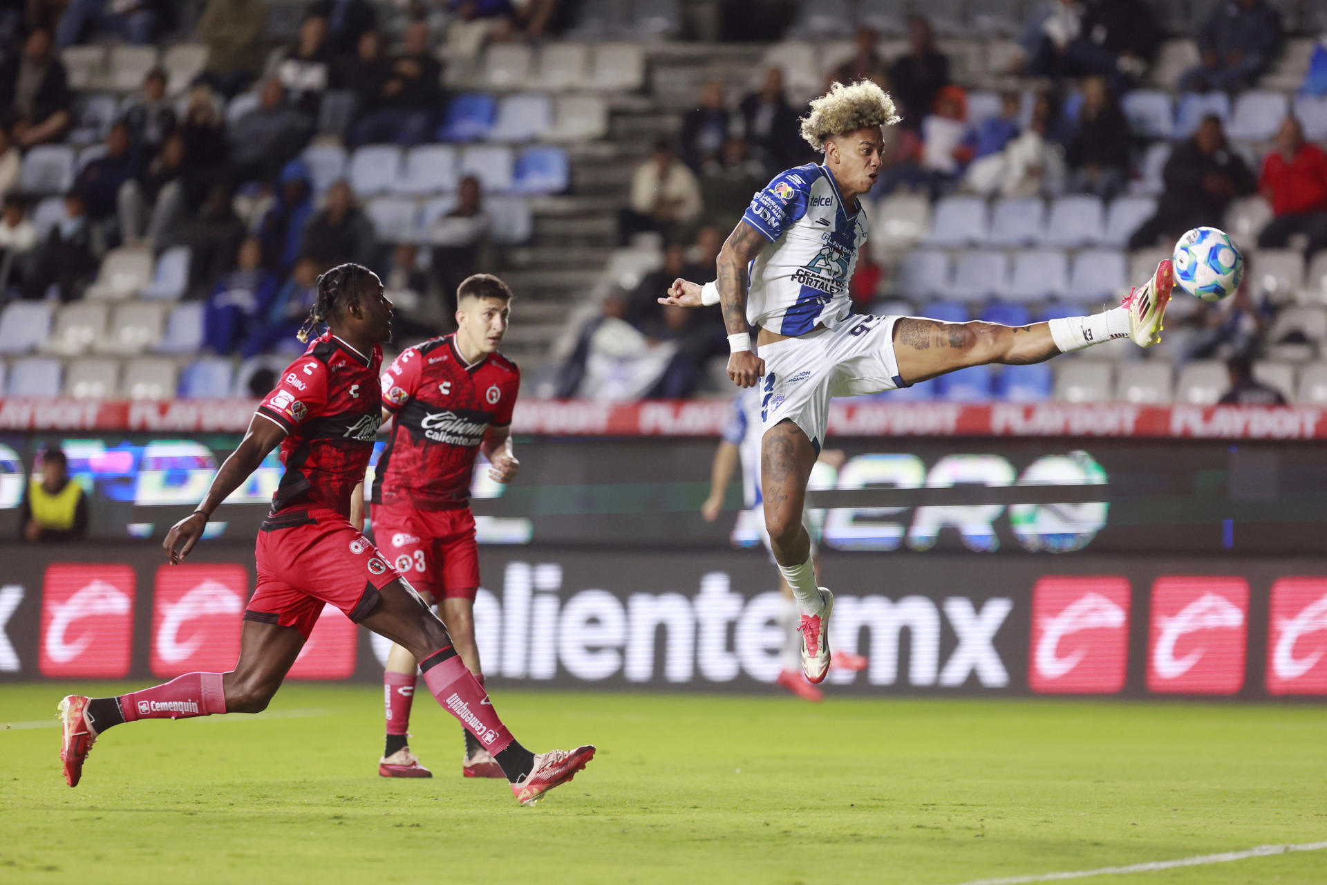 El ecuatoriano Preciado le da empate a Tijuana con Rayados, que se alejó del líder Toluca