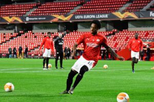 Fotografía de Miguel Ángel Molina, en la que puede verse en una imagen de archivo del 3 de diciembre de 2020 a Pablo Rosario, entonces centrocampista del PSV. EFE