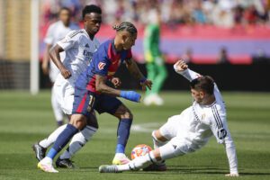 aALT El brasileño Raphinha, tres semanas de baja por una lesión en el bíceps femoral