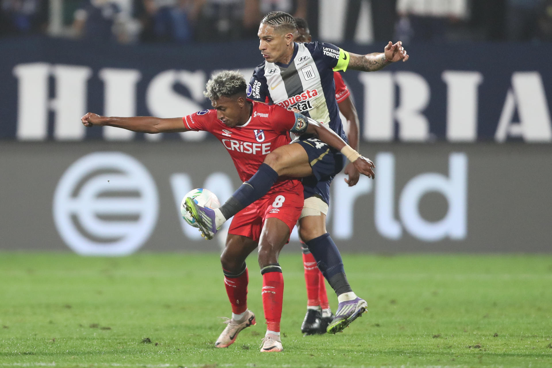 Alianza Lima vence a la Católica de Quito, con doblete del argentino Cantero