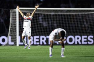 alt São Paulo, al mando del argentino Crespo elimina a Atlético Nacional