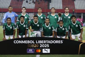 Foto del once titular de Palmeiras, el club brasileño que mantiene una campaña perfecta en la Copa Libertadores y que este jueves espera confirmarlo con el paso a cuartos de final a expensas del Universitario de Deportes peruano. EFE/ Juan Pablo Pino riquelme