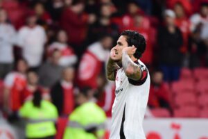 Pedro de Flamengo celebra su gol en un partido de los octavos de final de la Copa Libertadores. EFE/ Ricardo Rimoli