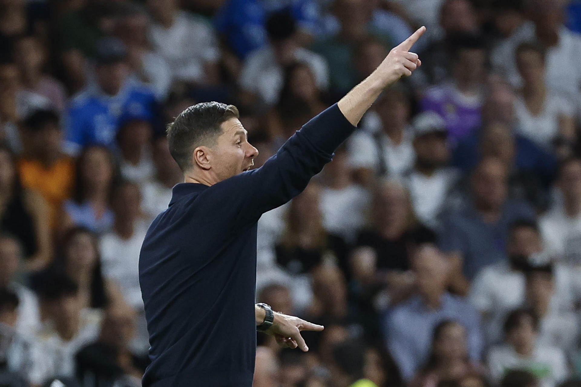 Español Xabi Alonso define su columna vertebral con un uruguayo intocable