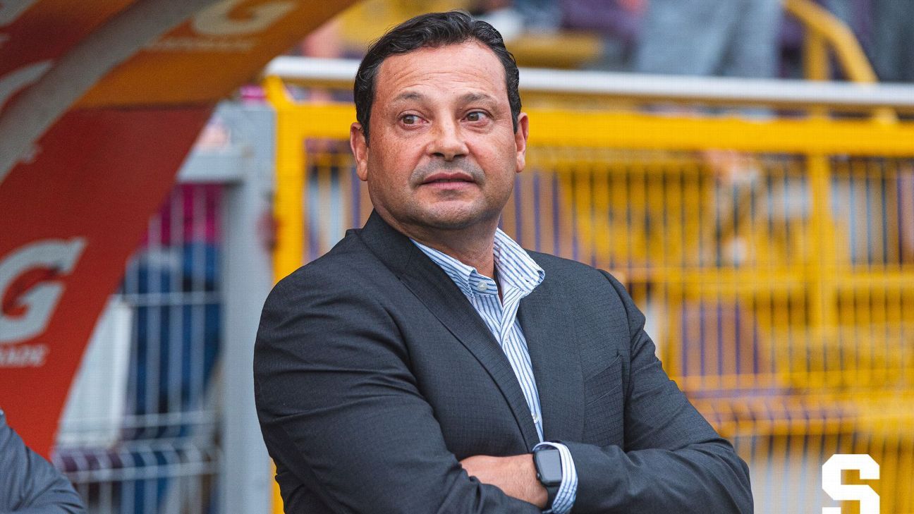 Entrenador costarricense, vive su peor momento desde su llegada a la Liga Nacional