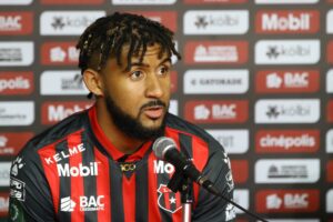 ALT Legionario costarricense da la sorpresa y llega al fútbol de Grecia