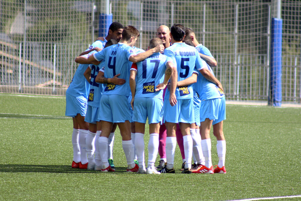 ¡Honduras Celebra! Joven se convierte en nuevo legionario en Europa